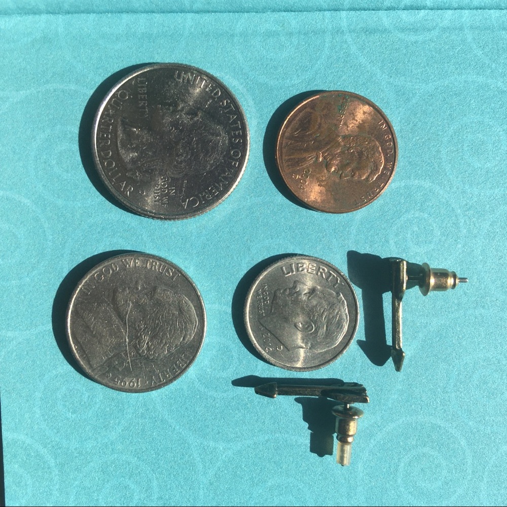 NWOT Golden Arrow Earrings - Picture 7 of 7